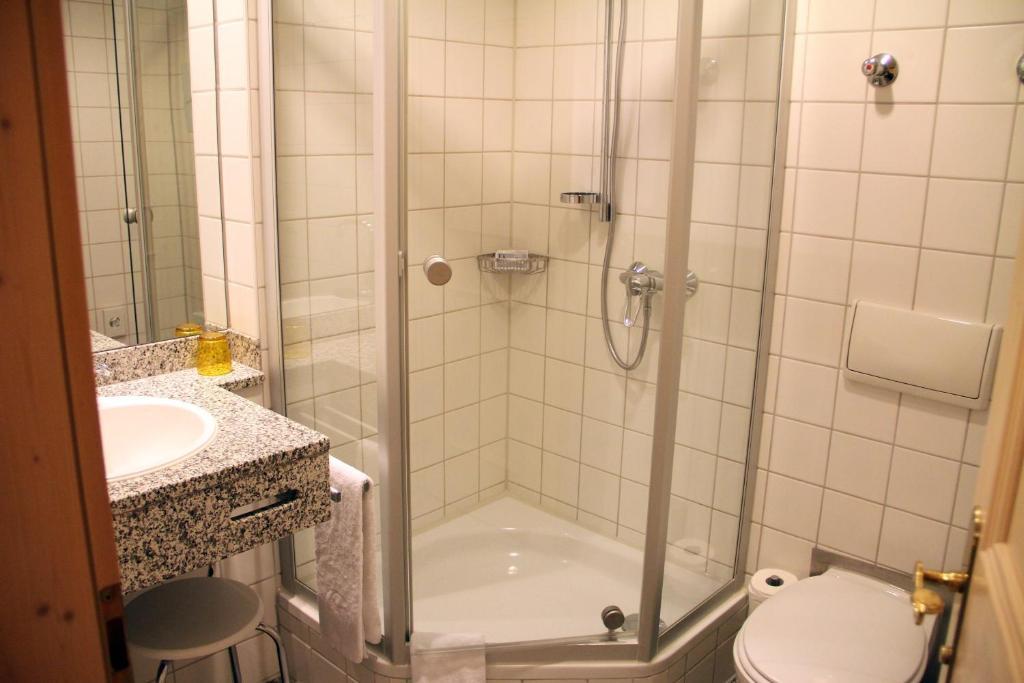 Landgasthof Gut Deutenhof Hotell Bad Abbach Rum bild